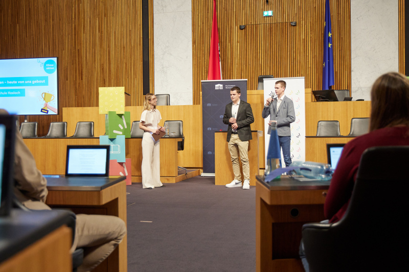 Kategorie: Klimaaktion. Nennung Siegerprojekt & Kurz-Interview. Strom von morgen - heute von uns gebaut - TFS Haslach