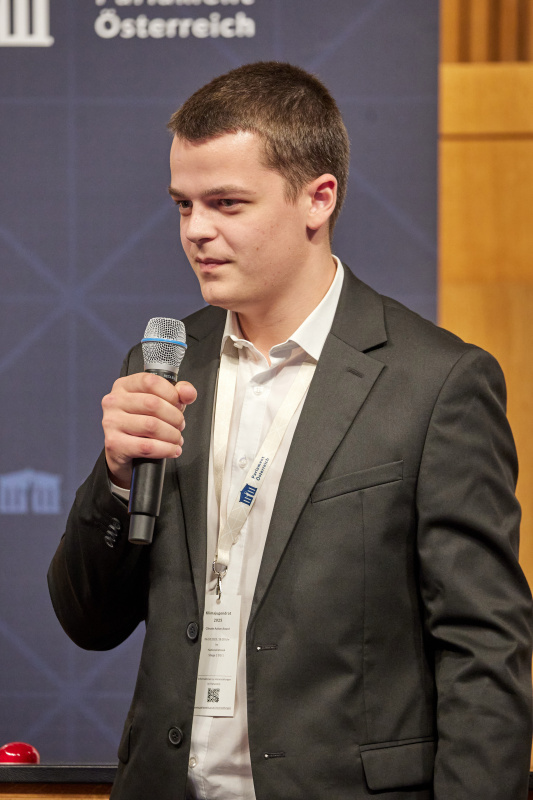 Kategorie: Klimaaktion. Nennung Siegerprojekt & Kurz-Interview. Strom von morgen - heute von uns gebaut - TFS Haslach