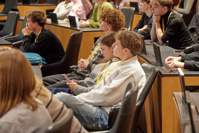 Blick Richtung Veranstaltungsteilnehmerinnen und -teilnehmer