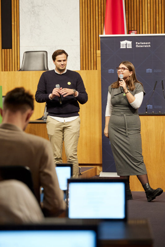 Abschluss und Ausblick. Von links: Vorsitzende der Bundesjugendvertretung Lejla Visnjic, Vorsitzender der Bundesjugendvertretung Sebastian Stark