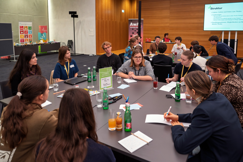 Gespräche mit Expertinnen und Experten