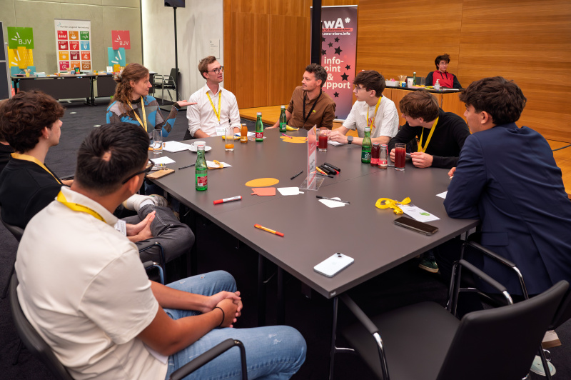 Gespräche mit Expertinnen und Experten