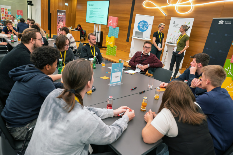 Gespräche mit Expertinnen und Experten