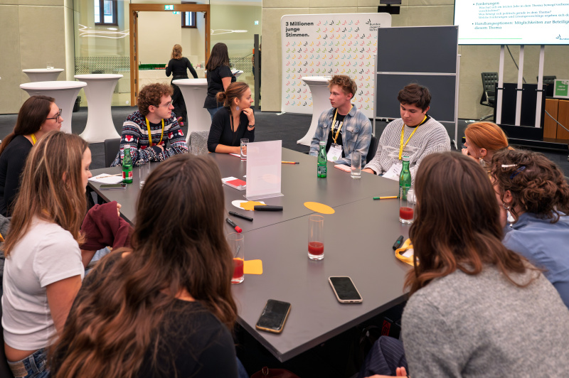 Gespräche mit Expertinnen und Experten