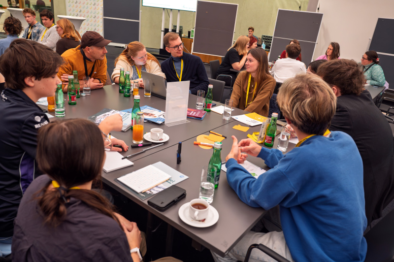 Gespräche mit Expertinnen und Experten