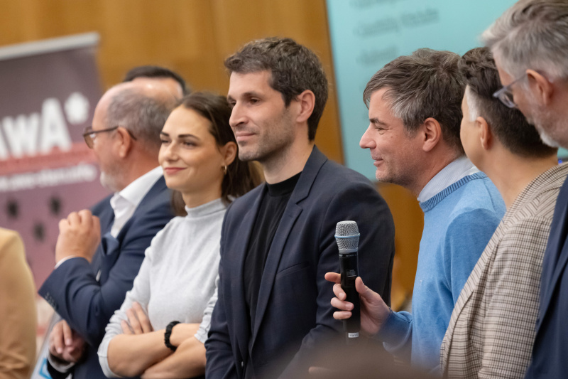 Vorstellung der Nationalratsabgeordneten. Von links: Nationalratsabgeordneter Alois Schroll (SPÖ), Nationalratsabgeordnete Barbara Neßler (GRÜNE), Nationalratsabgeordneter Lukas Hammer (GRÜNE), Nationalratsabgeordneter Wolfgang Moitzi (SPÖ), Nationalratsabgeordnete Olga Voglauer (GRÜNE)