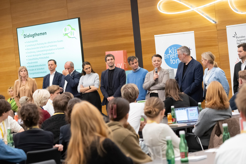 Vorstellung der Nationalratsabgeordneten. Von links: Nationalratsabgeordnete Tanja Graf (ÖVP), Nationalratsabgeordneter Ernst Gödel (ÖVP), Nationalratsabgeordneter Alois Schroll (SPÖ), Nationalratsabgeordnete Barbara Neßler (GRÜNE), Nationalratsabgeordneter Lukas Hammer (GRÜNE), Nationalratsabgeordneter Wolfgang Moitzi (SPÖ), Nationalratsabgeordnete Olga Voglauer (GRÜNE), Nationalratsabgeordneter Ralph Schallmeiner (GRÜNE), Klubobfrau Leonore Gewessler (GRÜNE), Nationalratsabgeordneter Michael Bernhard (NEOS)