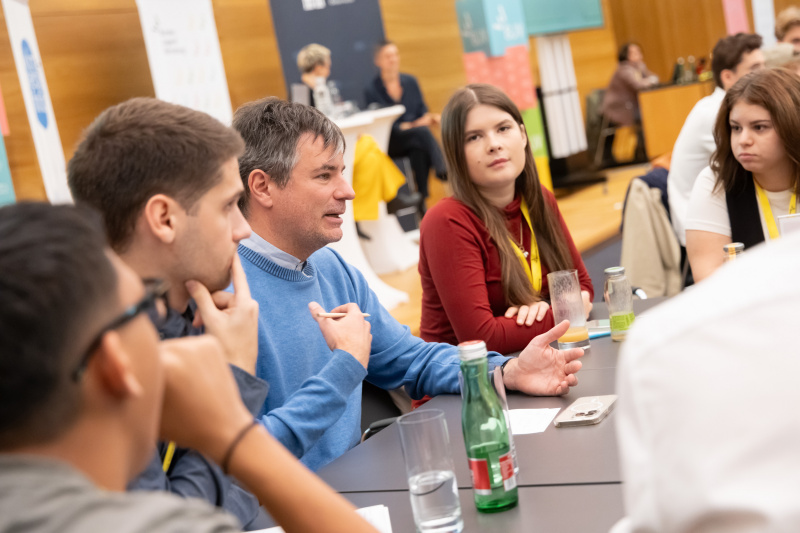 Dialogrunde mit Nationalratsabgeordnetem Wolfgang Moitzi (SPÖ) (2. von links)