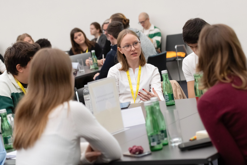 Dialogrunde mit  Veranstaltungsteilnehmerinnen und -teilnehmern