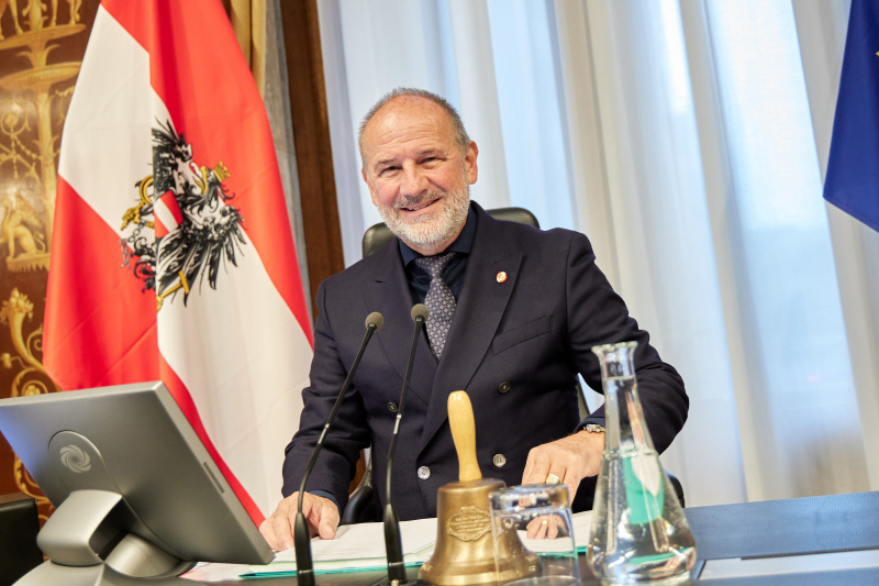 Bundesratspräsident Peter Samt (FPÖ) am Präsidium