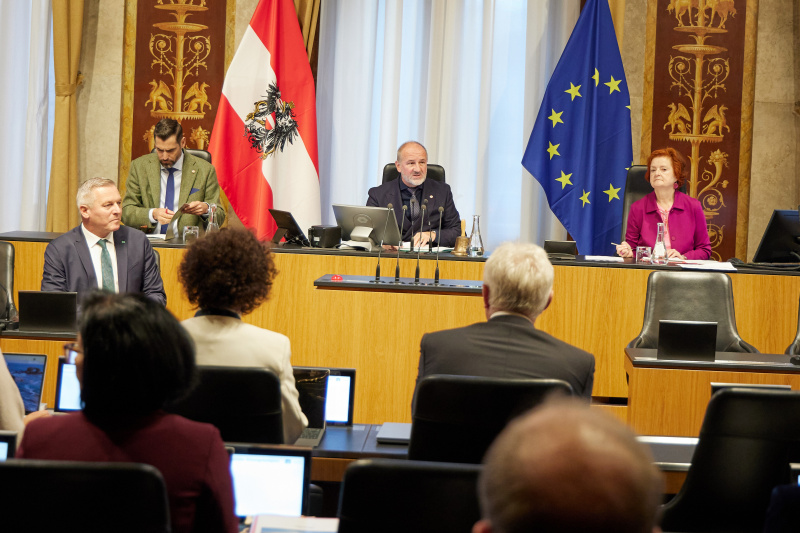 Bundesratspräsident Peter Samt (FPÖ) am Präsidium