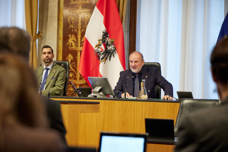 Bundesratspräsident Peter Samt (FPÖ) am Präsidium