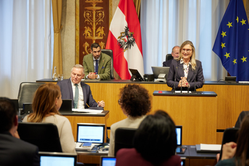Am Rednerpult: Bundesrätin Claudia Hauschildt-Buschberger (GRÜNE)