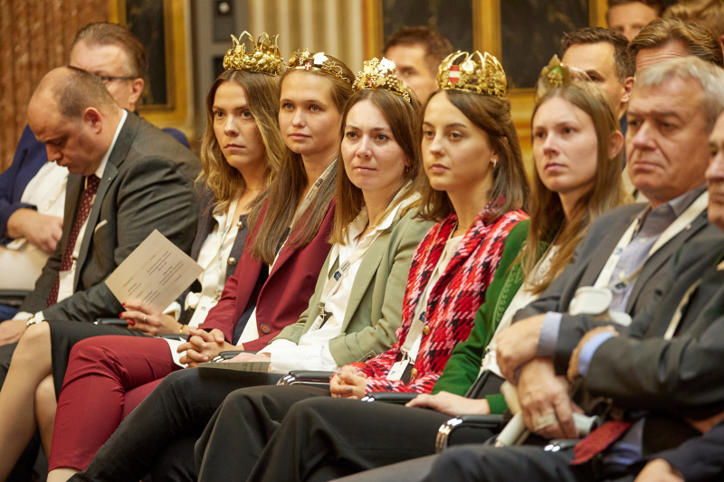 Blick Richtung Veranstaltungsteilnehmerinnen und -teilnehmer