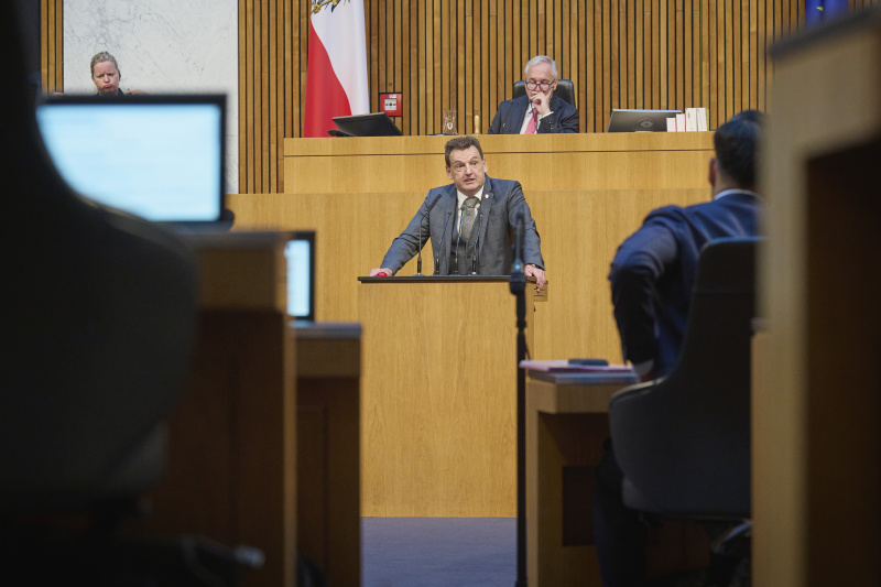 Am Rednerpult Nationalratsabgeordneter Michael Fürtbauer (FPÖ)