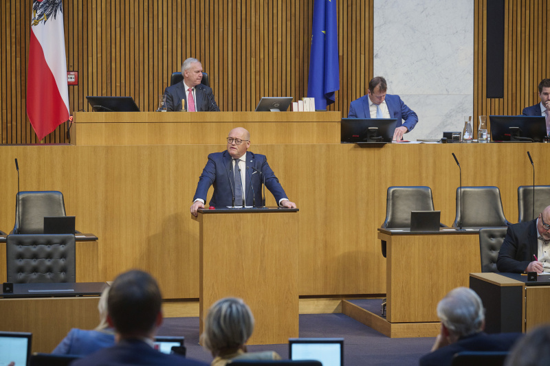 Am Rednerpult Nationalratsabgeordneter Laurenz Pöttinger (ÖVP)