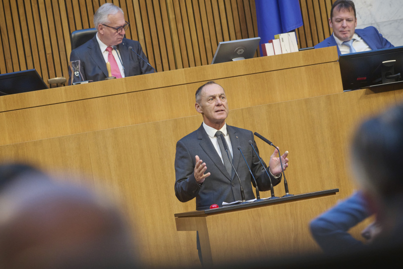 Am Rednerpult Nationalratsabgeordneter Peter Wurm (FPÖ)