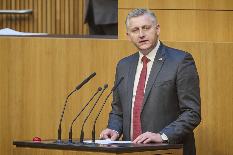 Am Rednerpult Nationalratsabgeordneter Reinhold Binder (SPÖ)