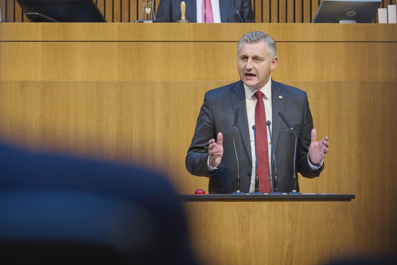 Am Rednerpult Nationalratsabgeordneter Reinhold Binder (SPÖ)