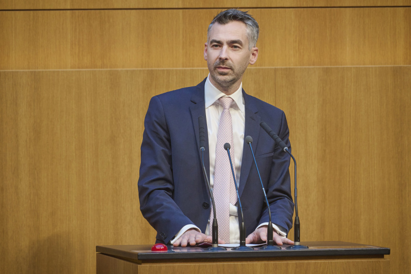 Am Rednerpult Nationalratsabgeordneter Christoph Pramhofer (NEOS)