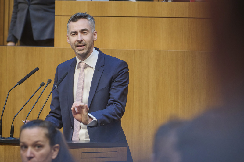 Am Rednerpult Nationalratsabgeordneter Christoph Pramhofer (NEOS)