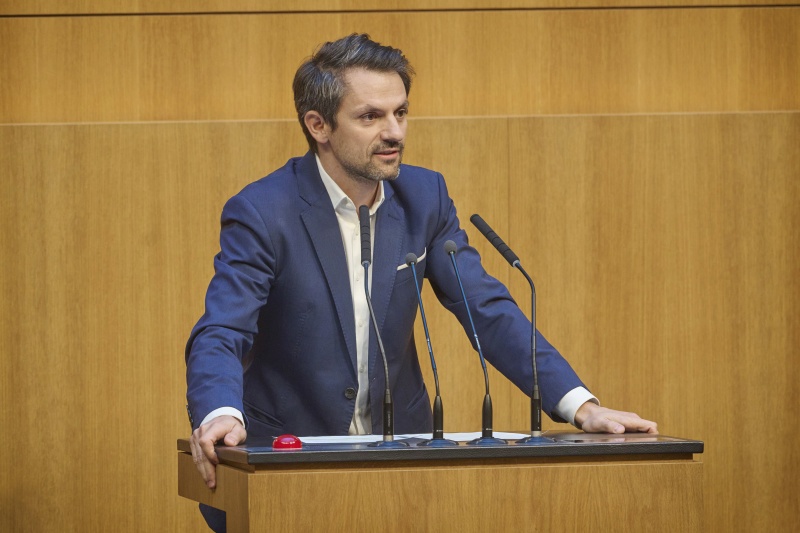 Am Rednerpult Nationalratsabgeordneter Jakob Schwarz (GRÜNE)