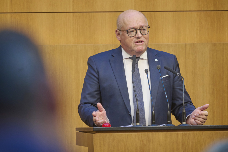 Am Rednerpult Nationalratsabgeordneter Laurenz Pöttinger (ÖVP)