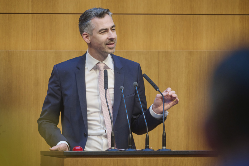 Am Rednerpult Nationalratsabgeordneter Christoph Pramhofer (NEOS)