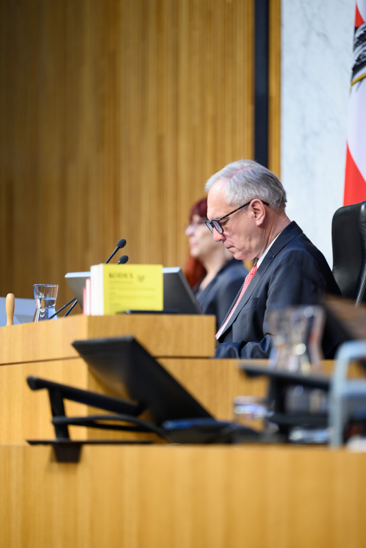 Am Präsidium: Nationalratspräsident Walter Rosenkranz (FPÖ)