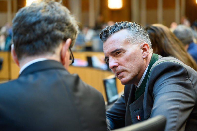 Nationalratsabgeordneter Gernot Darmann (FPÖ) im Gespräch