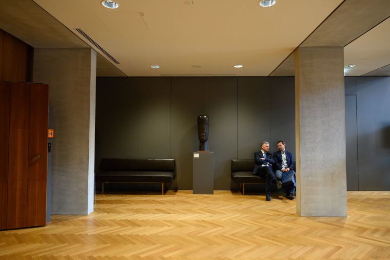 Von Links: Nationalratsabgeordneter Andreas Hanger (ÖVP), Nationalratsabgeordneter Klaus Fürlinger (ÖVP) im Gespräch