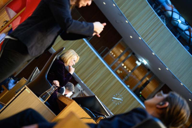 Dritte Nationalratspräsidentin Doris Bures (SPÖ) am Präsidium