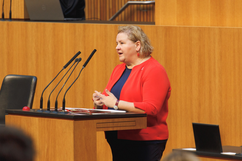 Fragenbeantwortung Sozialministerin Korinna Schumann (SPÖ)