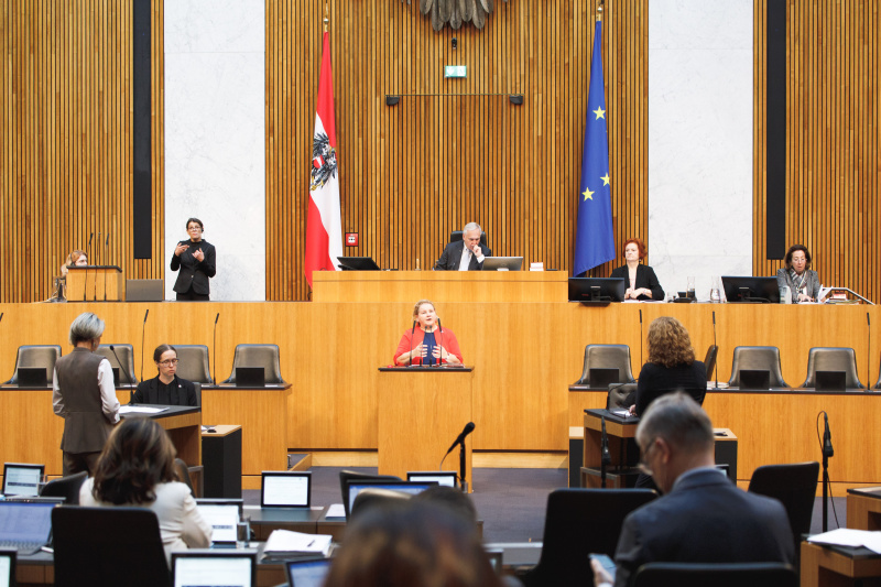 Fragenbeantwortung Sozialministerin Korinna Schumann (SPÖ)