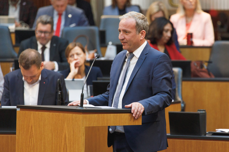 Fragestellung Nationalratsabgeordneter Michael Hammer (ÖVP)