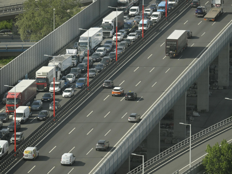 Blick auf die Autobahn - Stau