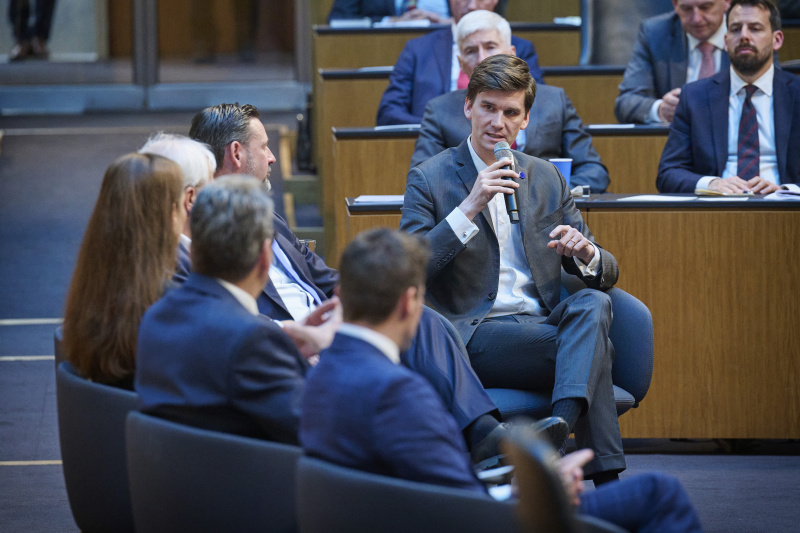 Podiumsdiskussion. Nationalratsabgeordneter Douglas Hoyos-Trauttmansdorff (NEOS)