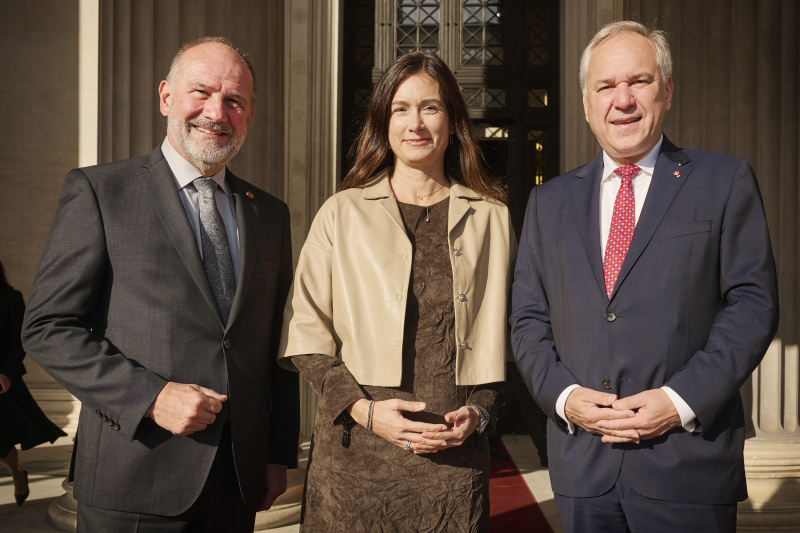 Einholung. Von rechts: Nationalratspräsident Walter Rosenkranz (FPÖ), Schweizer Nationalratspräsidentin Maja Riniker, Bundesratspräsident Peter Samt (FPÖ)