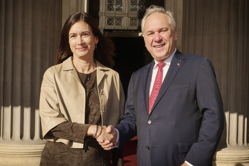 Einholung. Von rechts: Nationalratspräsident Walter Rosenkranz (FPÖ), Schweizer Nationalratspräsidentin Maja Riniker