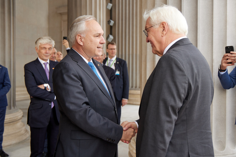 Begrüßung. Von links: Nationalratspräsident Walter Rosenkranz (FPÖ), Bundespräsident der Bundesrepublik Deutschland Frank Walter Steinmeier