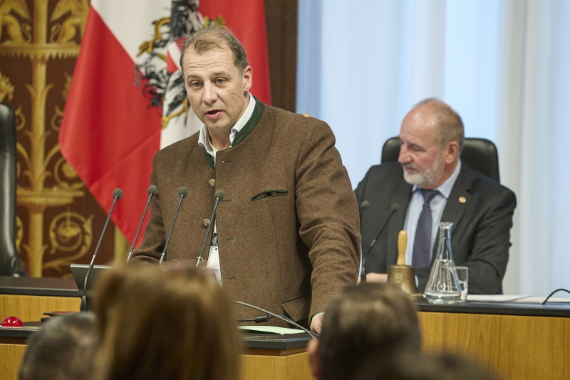 Am Rednerpult: Referent für Jagd und Fischerei, Natur- und Umweltschutz, Gewerbe, Feuerwehrwesen, Landesregierung Salzburg Wolf-Dietrich Schlemper