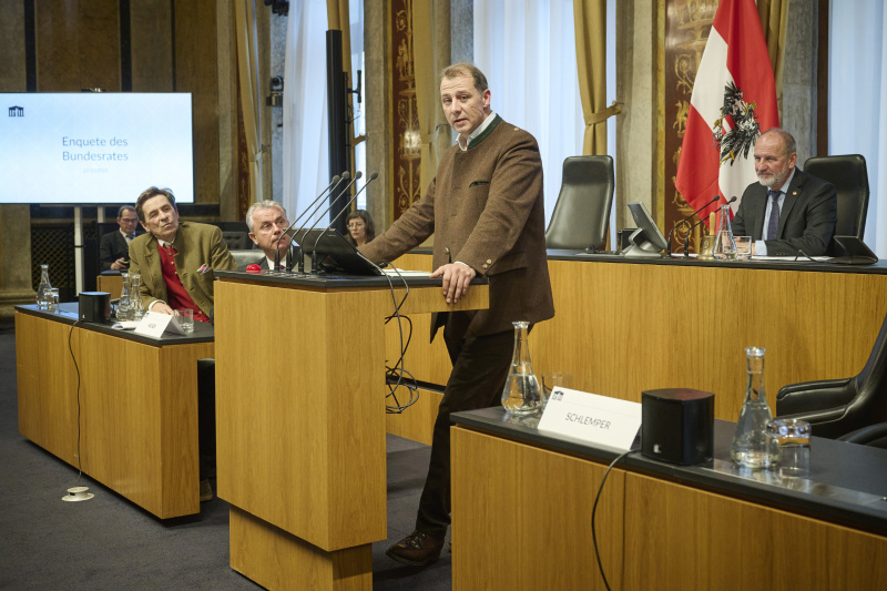 Am Rednerpult: Referent für Jagd und Fischerei, Natur- und Umweltschutz, Gewerbe, Feuerwehrwesen, Landesregierung Salzburg Wolf-Dietrich Schlemper