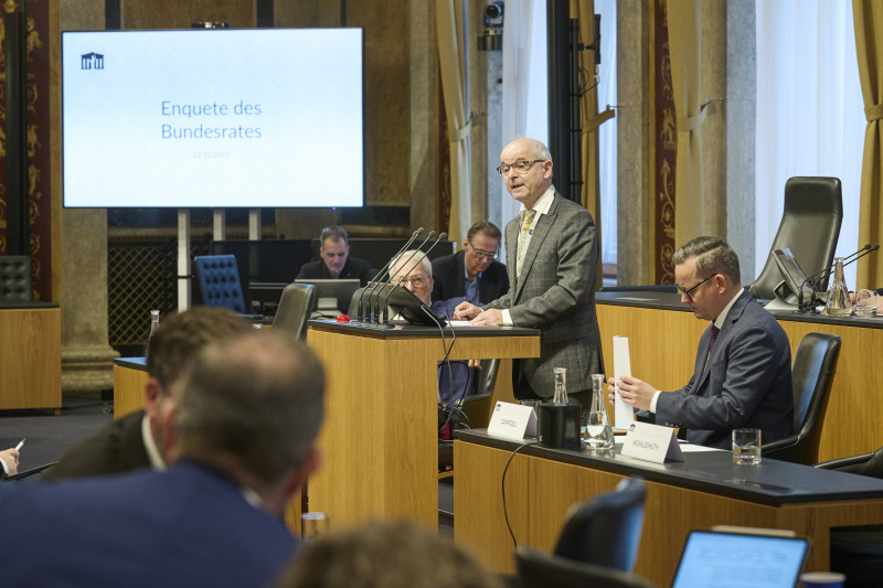 Am Rednerpult: Stellvertretender Institutsvorstand Universität Klagenfurt Norbert Wohlgemuth