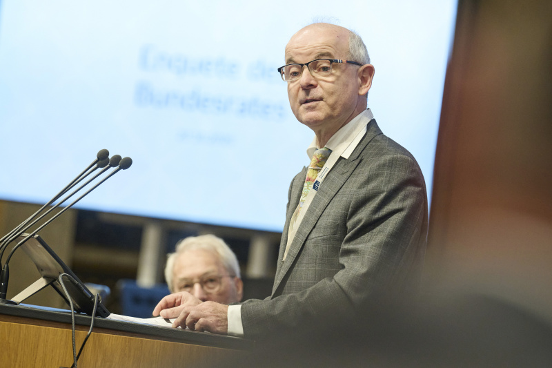 Am Rednerpult: Stellvertretender Institutsvorstand Universität Klagenfurt Norbert Wohlgemuth