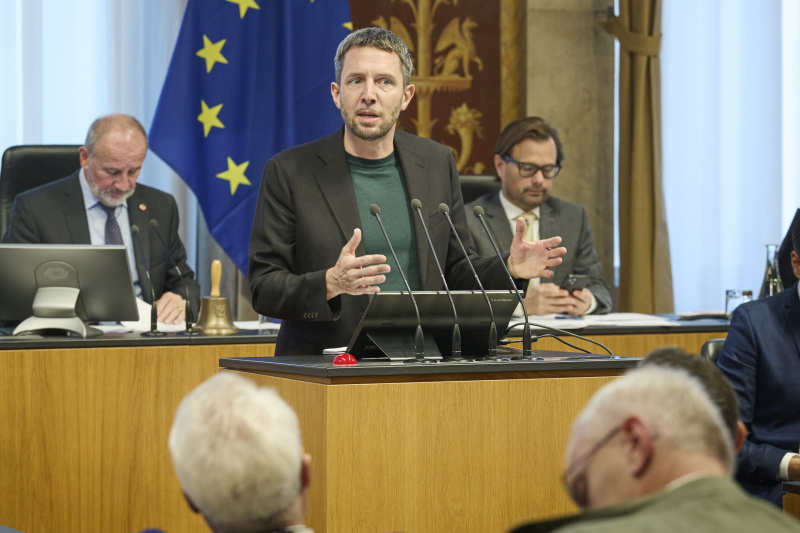 Am Rednerpult: Leiter der Abteilung Klima, Umwelt und Verkehr, Arbeiterkammer Wien Lukas Oberndorfer
