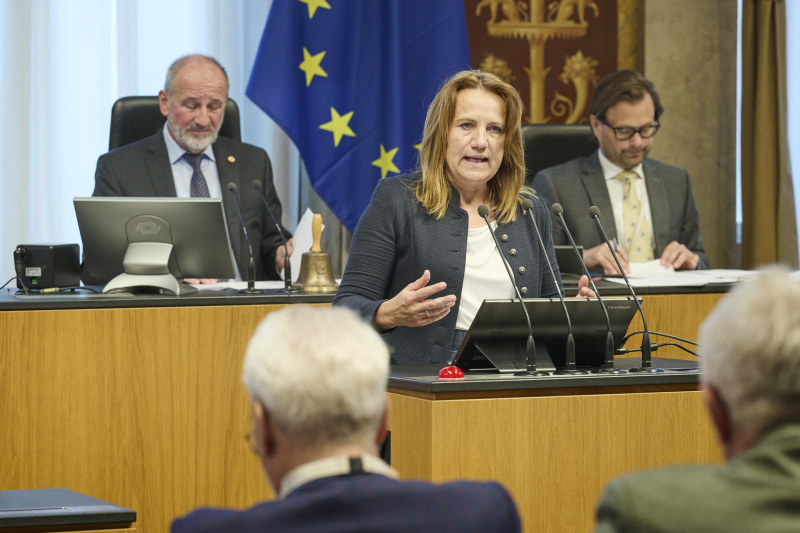 Am Rednerpult: Bundesrätin Johanna Miesenberger (ÖVP)