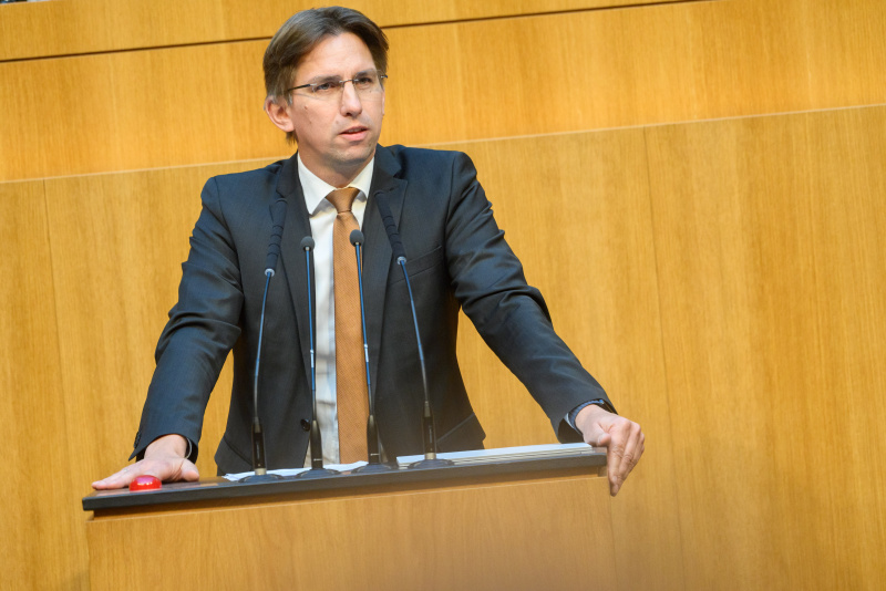 Am Rednerpult: Nationalratsabgeordneter Joachim Schnabel (ÖVP)