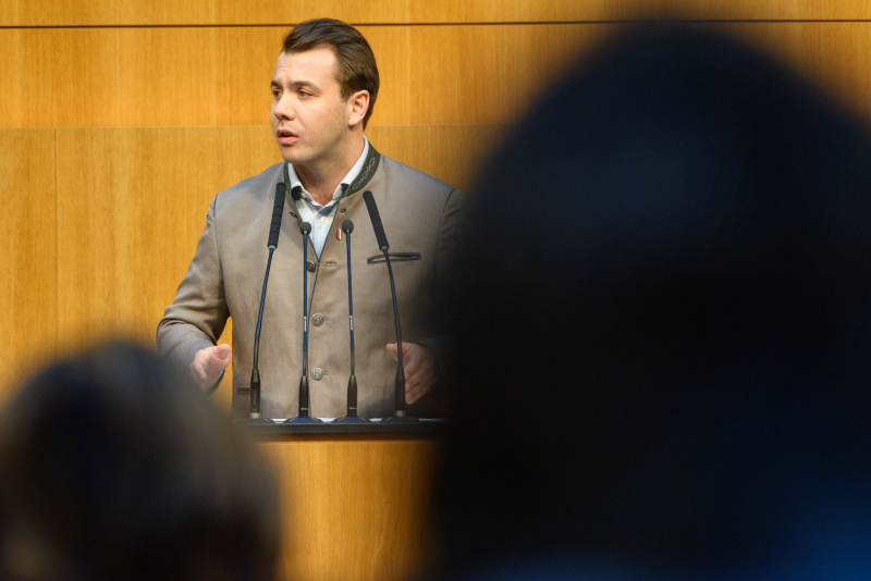 Am Rednernpult: Nationalratsabgeordneter Maximilian Weinzierl (FPÖ)