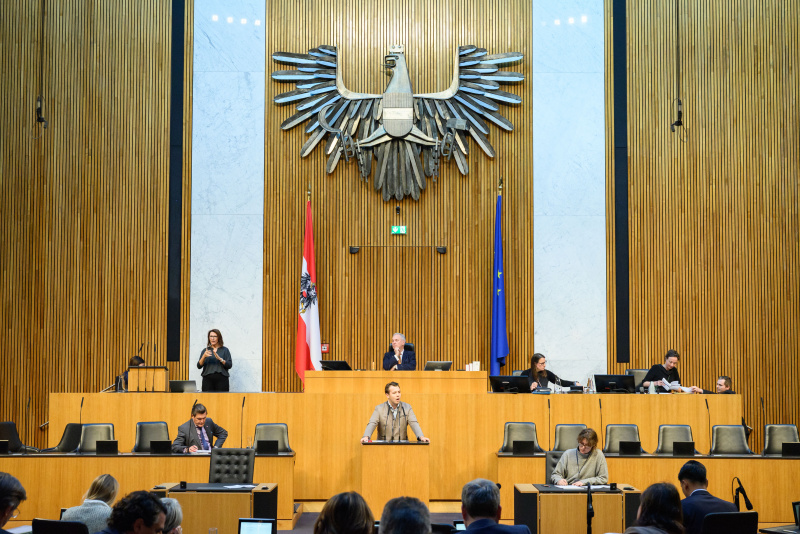 Am Rednernpult: Nationalratsabgeordneter Maximilian Weinzierl (FPÖ)