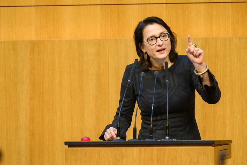 Am Rednerinnenpult: Nationalratsabgeordnete Gudrun Kugler (ÖVP)